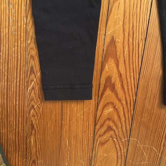 Lululemon black leggings, size 2, VGUC, smoke free, pet free home - Picture 3 of 6